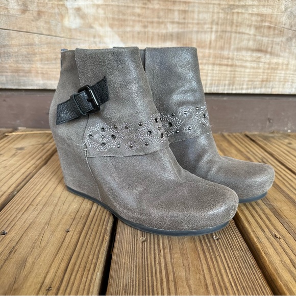 OTBT ROBERTSON LEATHER ANKLE BOOTS - women’s 10 - hidden wedge, gray, studded - Picture 1 of 8